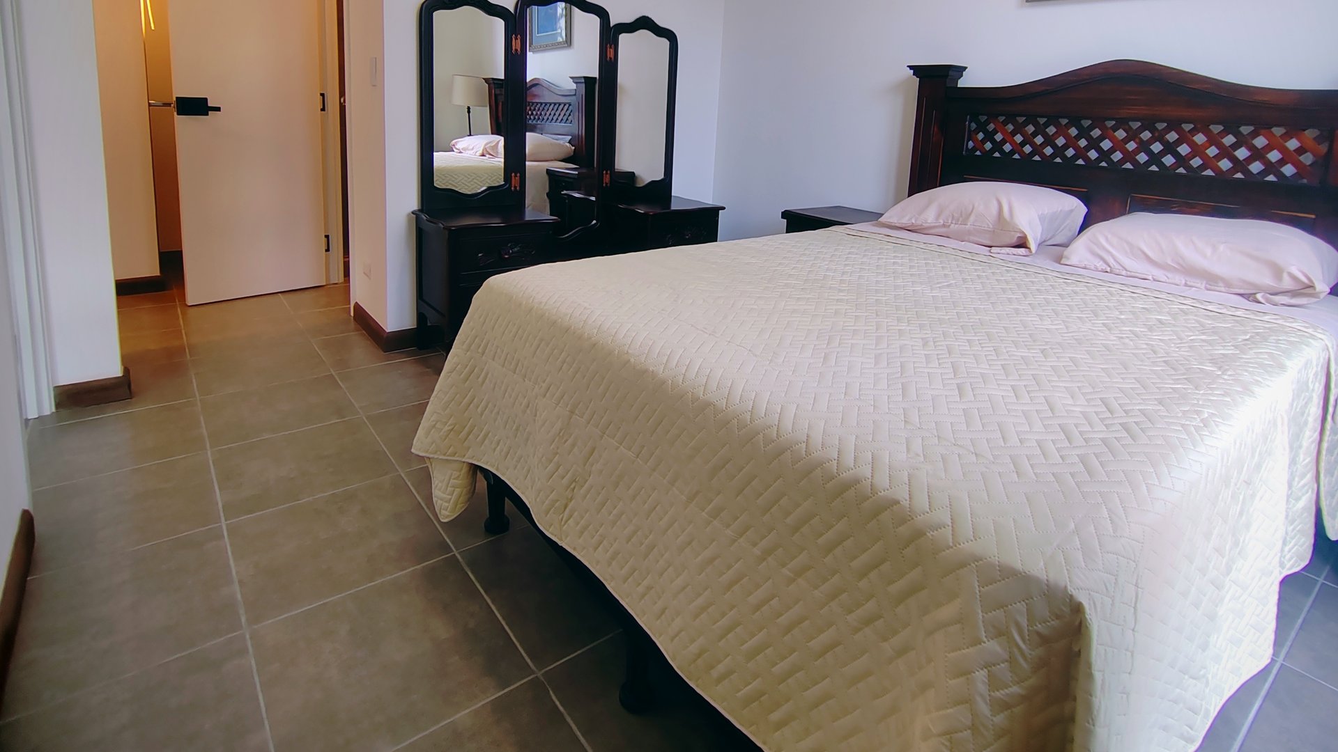 APARTAMENTO AMUEBLADO P/ESTRENAR,  EDIF. QUINCE ESQUINA, ZONA 15 - Miniatura 7
