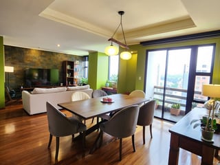 Amplio Apartamento en zona 10 en Alquiler - Image 9