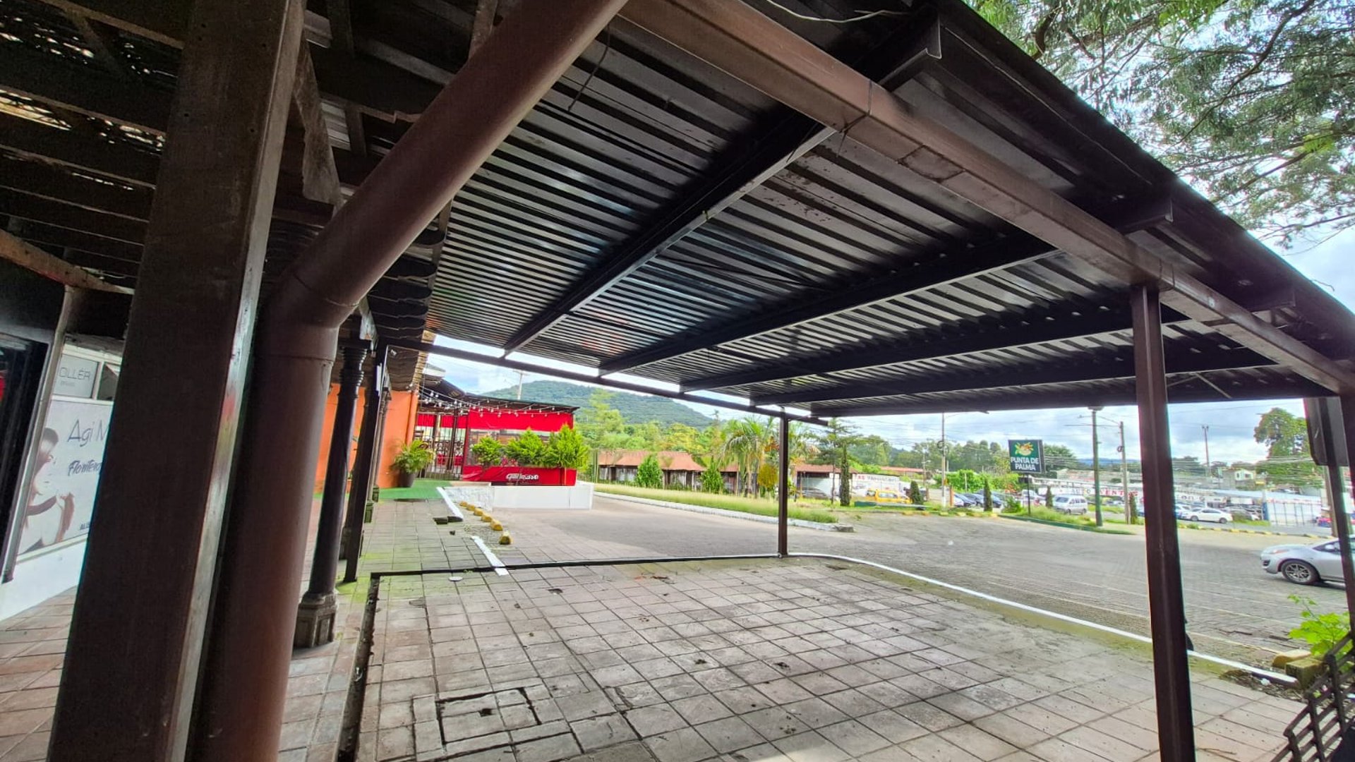 ALQUILER DE PÉRGOLA PARA KIOSKO COMERCIAL - LA FLORESTA, ZONA 7