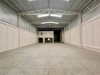 ALQUILO AMPLIA OFIBODEGA EN EXCELENTE UBICACIÓN EN CARR. A EL SALVADOR - 2