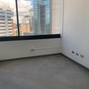 OFICINA DE 185 M2 EN EDIFICIO MURANO CENTER ZONA 10 - Miniatura 3