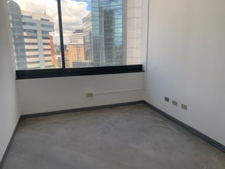 OFICINA DE 185 M2 EN EDIFICIO MURANO CENTER ZONA 10 - 3