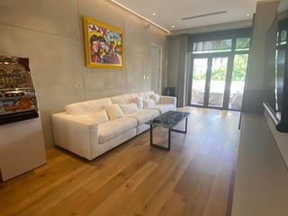 Precioso, moderno y muy iluminado Apto Amueblado en venta, zona 10 - 2