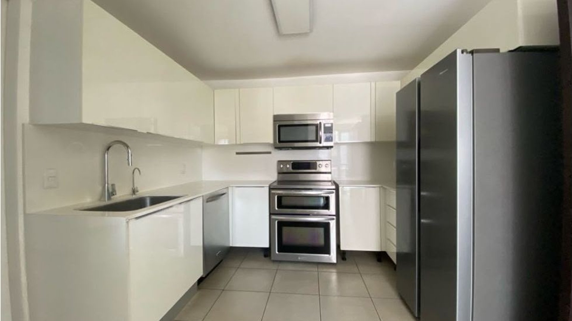 RENTA APARTAMENTO ATTICA II ZONA 14 CON CUARTO DE SERVICIO - Miniatura 8