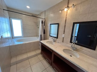 Vendo linda casa en Campos de San Isidro I zona 16 - Image 8