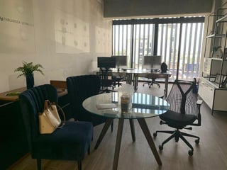 VENTA DE CÉNTRICA Y MODERNA OFICINA - GRANAT, ZONA 04 - 3