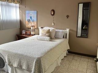 Vendo Amplia Casa en zona 11, Mariscal - Image 9