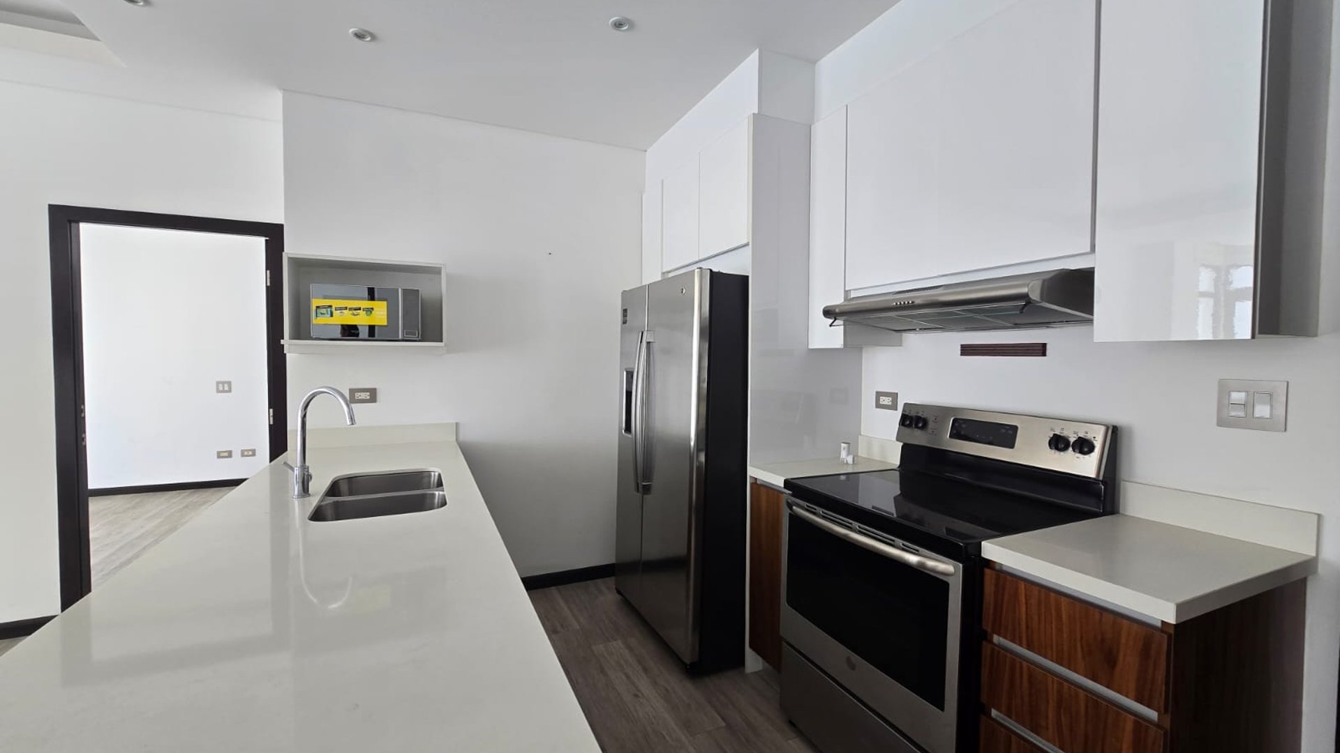 RENTA Apartamento Zona 16 Edificio Lirios II de Cayala - Miniatura 5