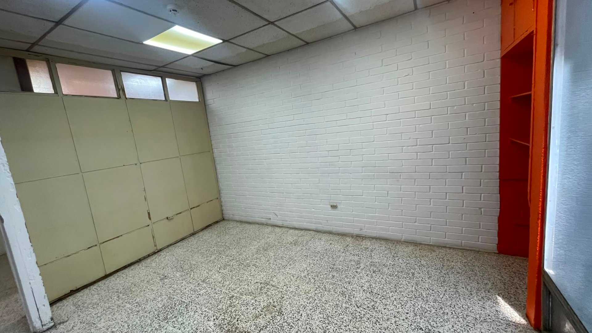 OFICINA EN EDIFICIO TIVOLI PLAZA ZONA 9 - Miniatura 3