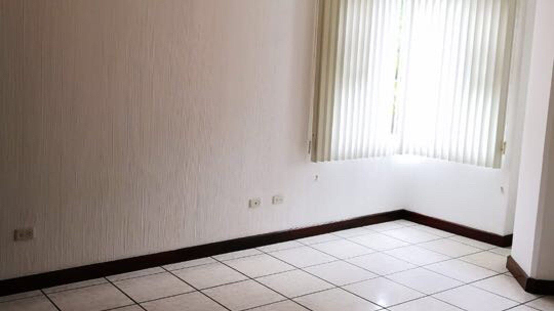 Alquilo amplio apartamento en Primer Nivel en  Zona 15  VH1 - Miniatura 4