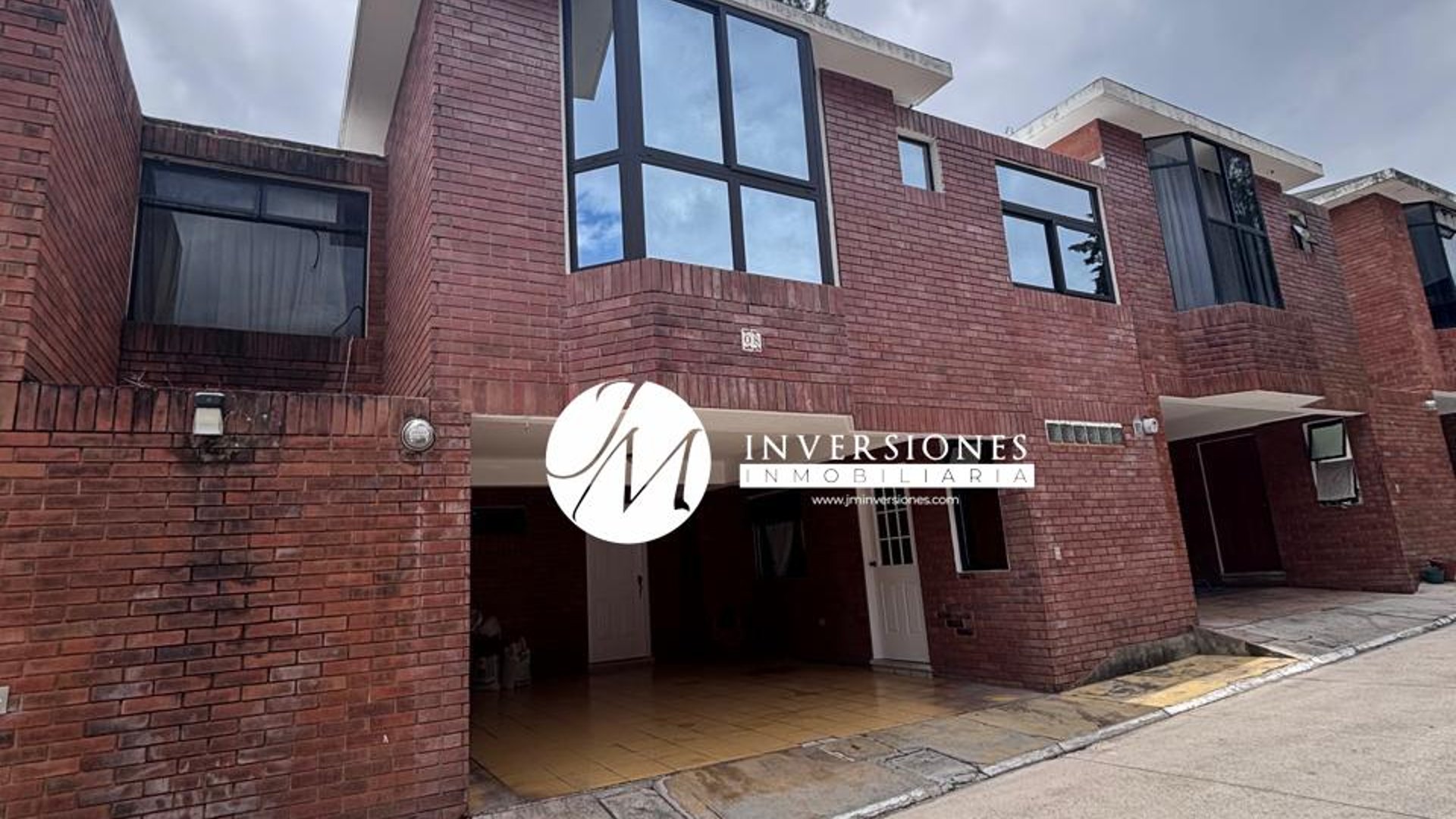 Casa en Renta de 3 habitaciones en Zona 16 dentro de Condominio