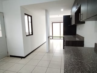 Casa en Venta para INVERSIÓN en Zona 16 - 4