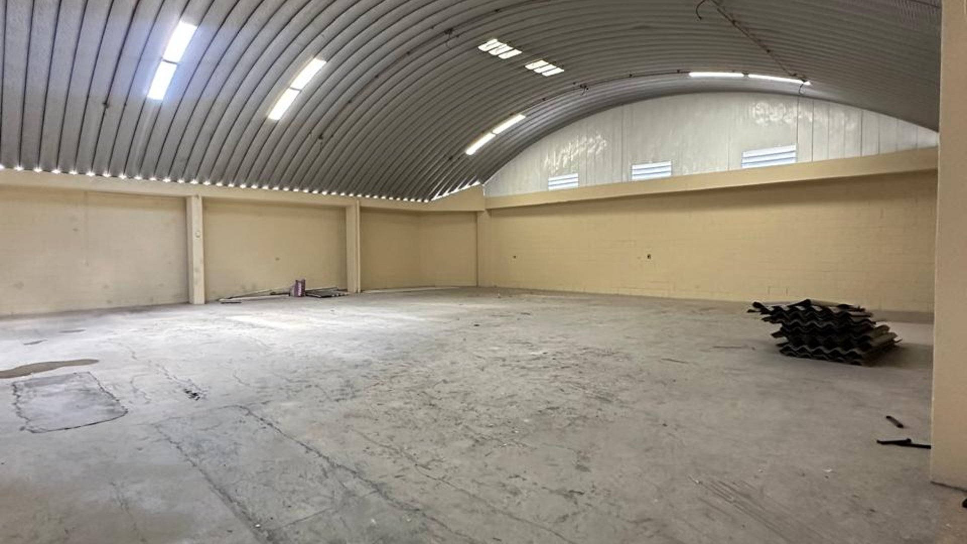 Alquiler de bodega en Zona 1 con 2,100 mt2. - Miniatura 2