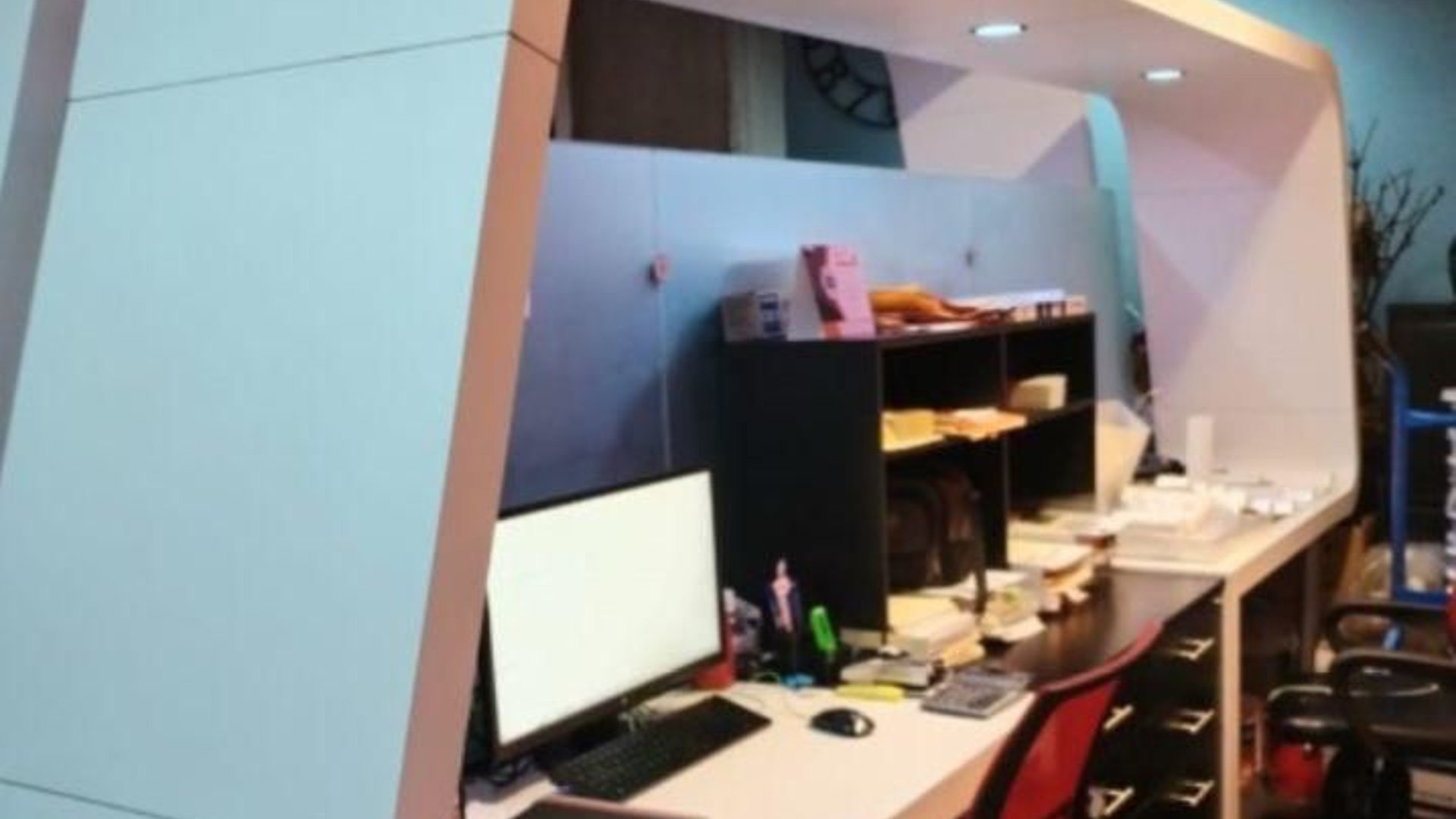 Oficina Premium Equipada de 75m² en Design Center Zona 10 - Miniatura 3