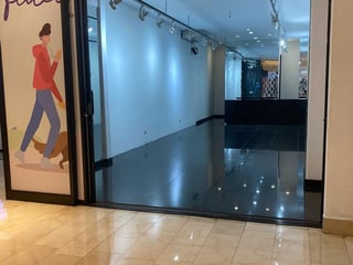 Local en Alquiler / Venta Centro Comercial La Pradera, zona 10 - 2