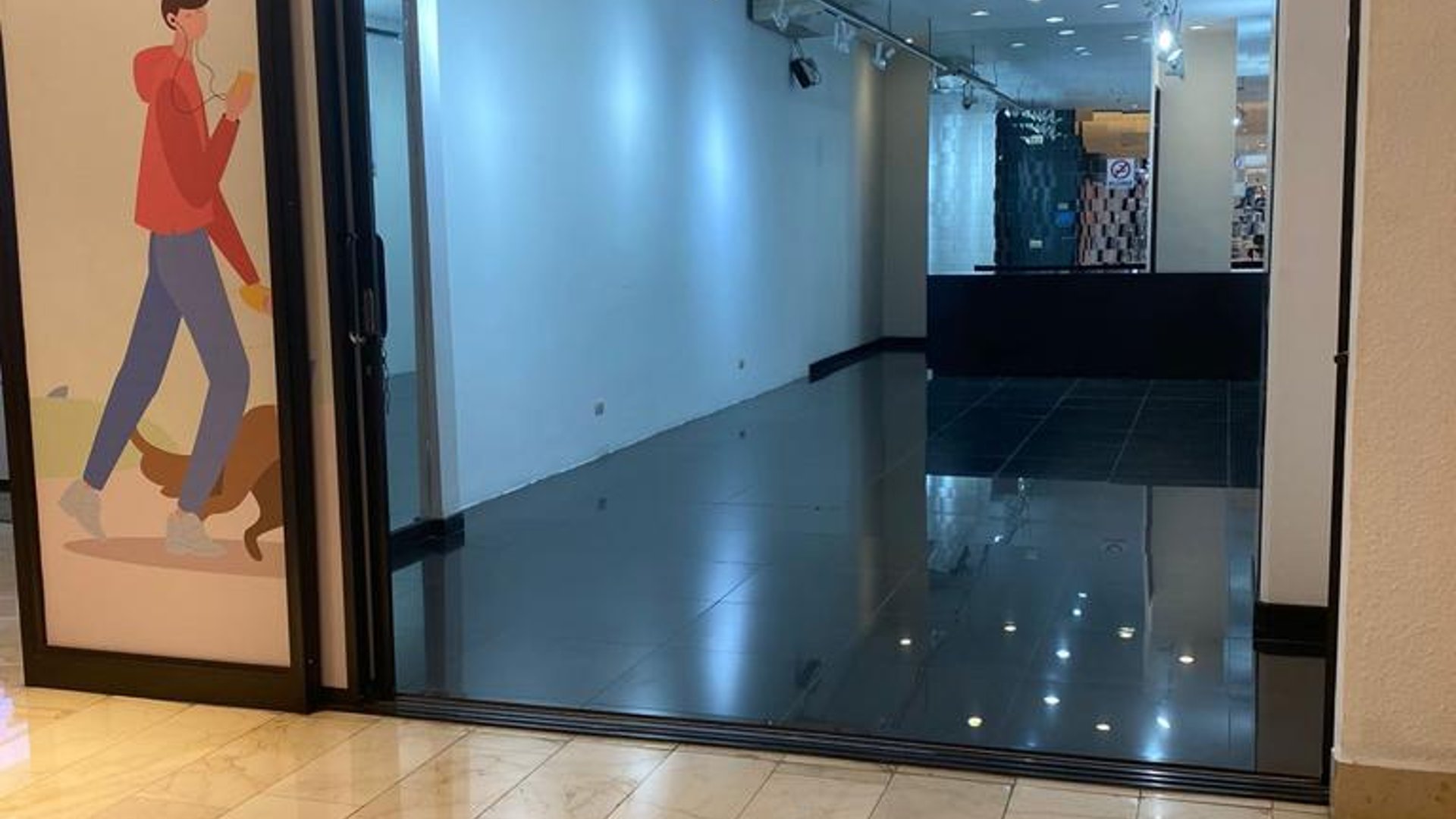 Local en Alquiler Centro Comercial La Pradera, zona 10 - Miniatura 2