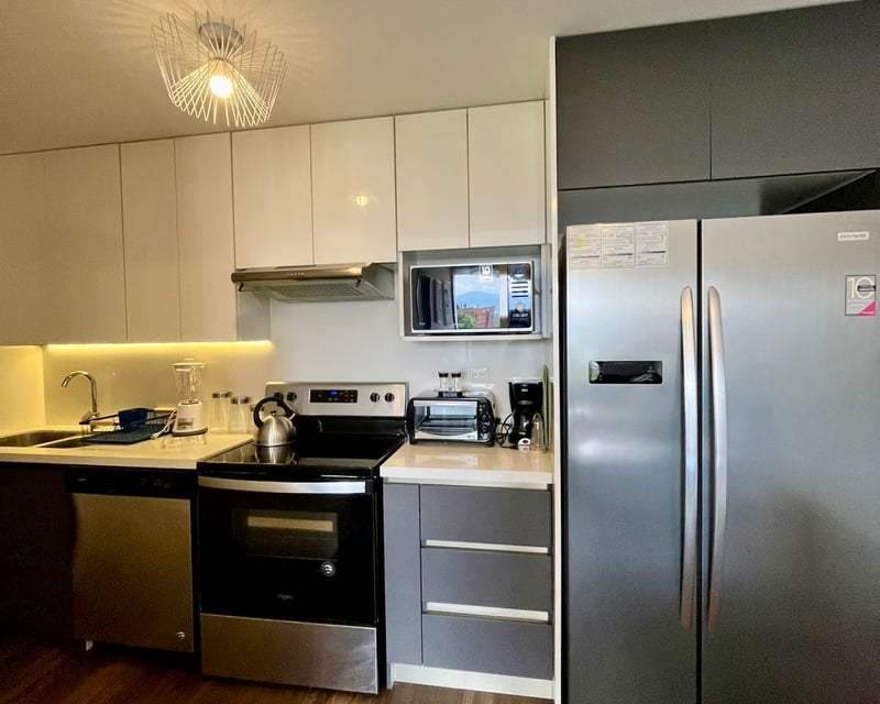 Apartamento en renta amueblado de 2 habitaciones en zona 10 Ref-5318