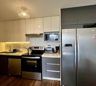 Apartamento en renta amueblado de 2 habitaciones en zona 10 Ref-5318