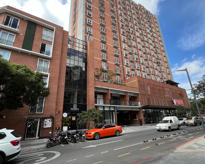 RENTA Apartamento Amueblado Zona 4 Edificio Modra