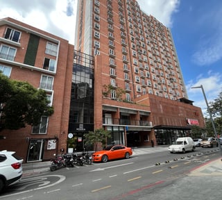 RENTA Apartamento Amueblado Zona 4 Edificio Modra