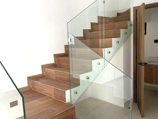 Casa con jardin privado en renta de 4 habitaciones en zona 16 Ref-5603 - 5