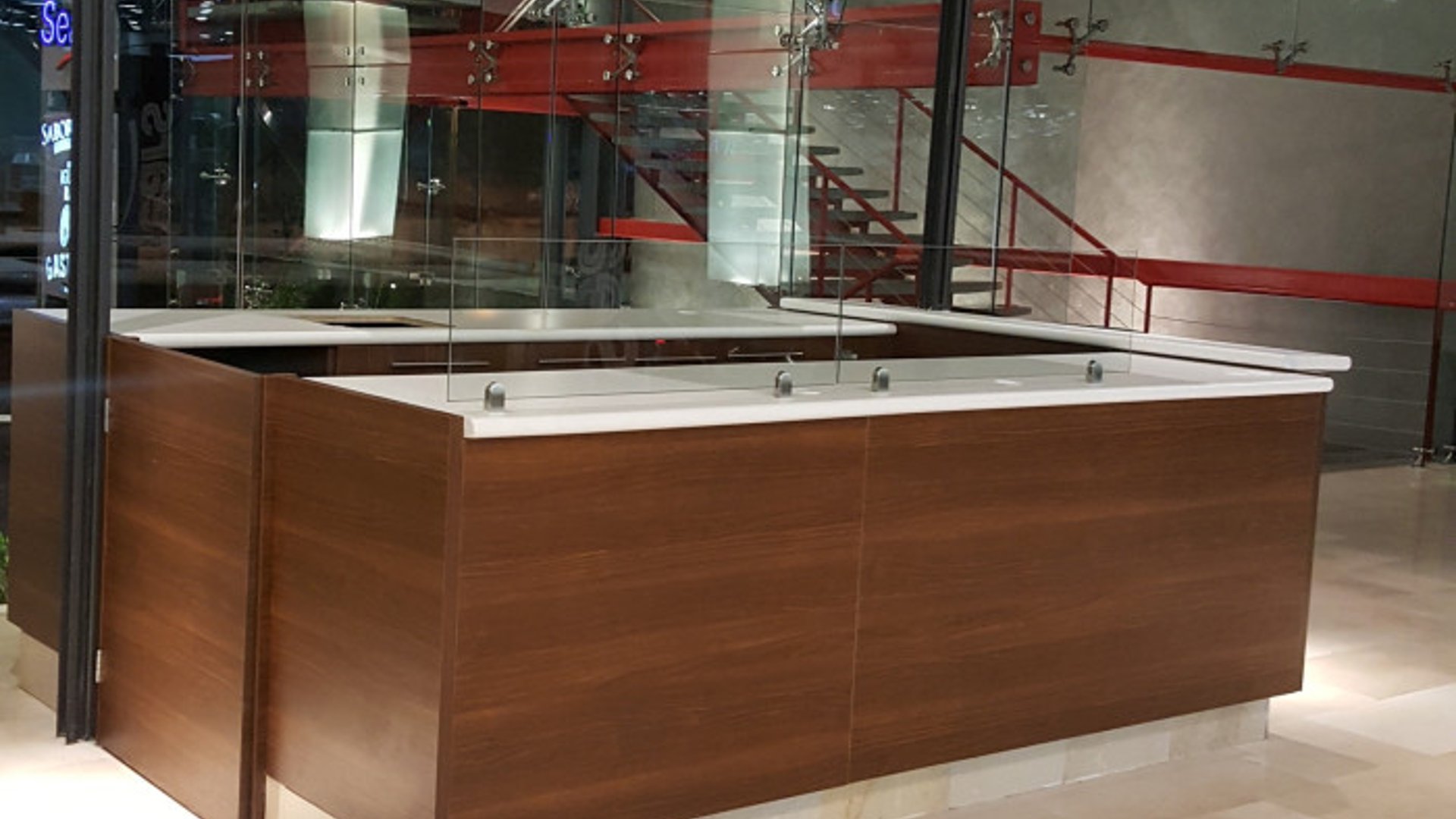 En Alquiler local tipo kiosko en zona 10