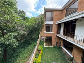 EXCLUSIVA CASA EN ENCINOS DE CAYALA III Zona 16 | 3 Niveles - Image 4