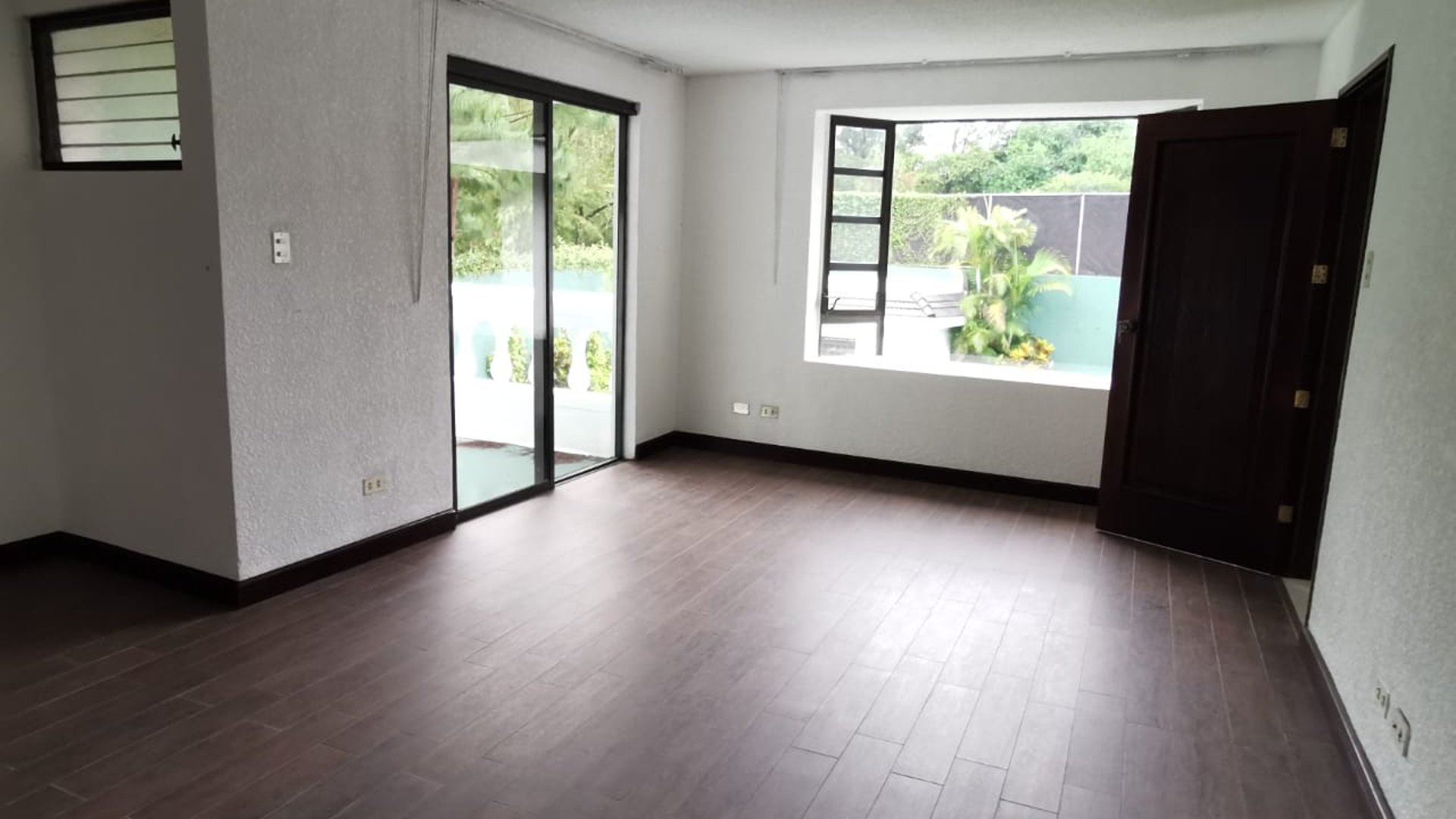 Vendo Espectacular casa en Zona 10 - Miniatura 11