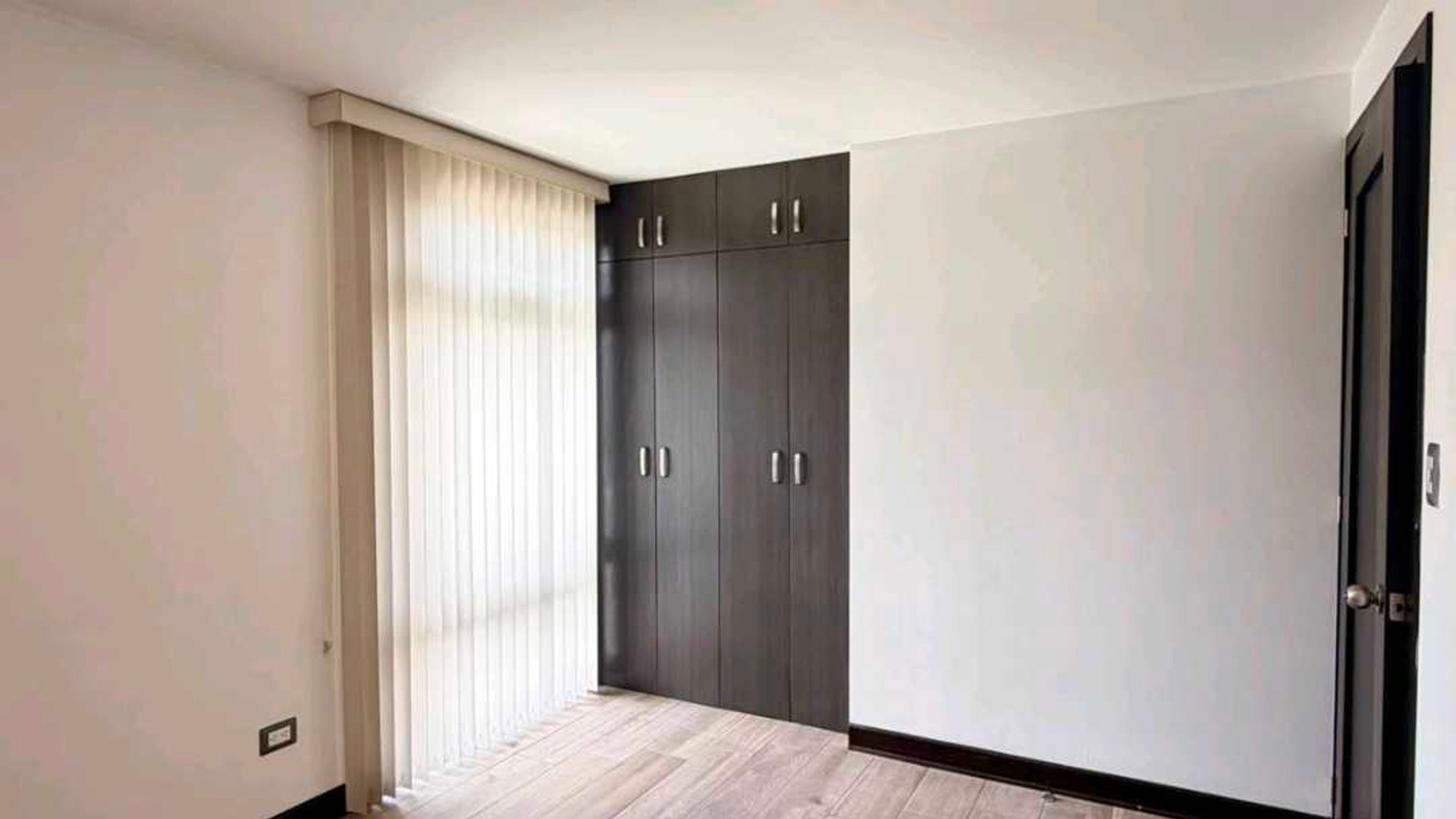 APARTAMENTO EN ALQUILER ???? Edificio Tres 15, Zona 13 - Miniatura 12