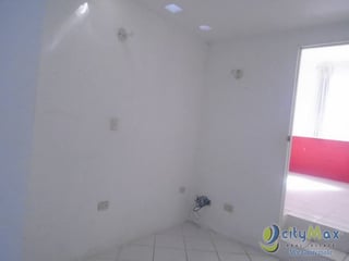 Vendo Casa Sobre Calle Transitada Carretera al Salvador - Image 2