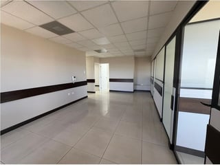 Oficina en Renta – Edificio Sixtino I, Zona 10 - 3