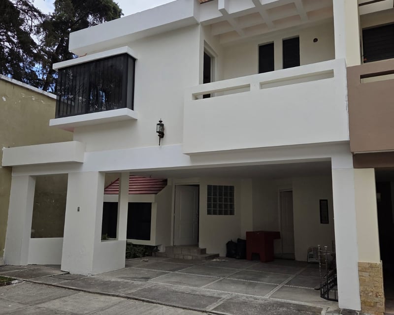 ALQUILER DE LINDA CASA - COLONIA VILLA SOL, ZONA 12