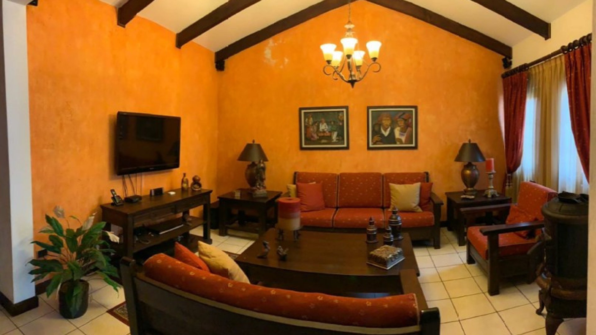 Preciosa casa en venta en Zona 2 Jocotenango