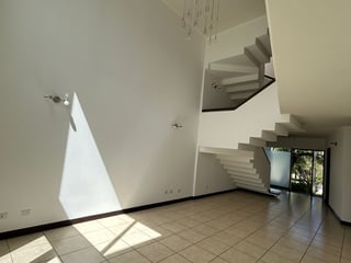 Vendo linda casa en Campos de San Isidro I zona 16 - Image 20