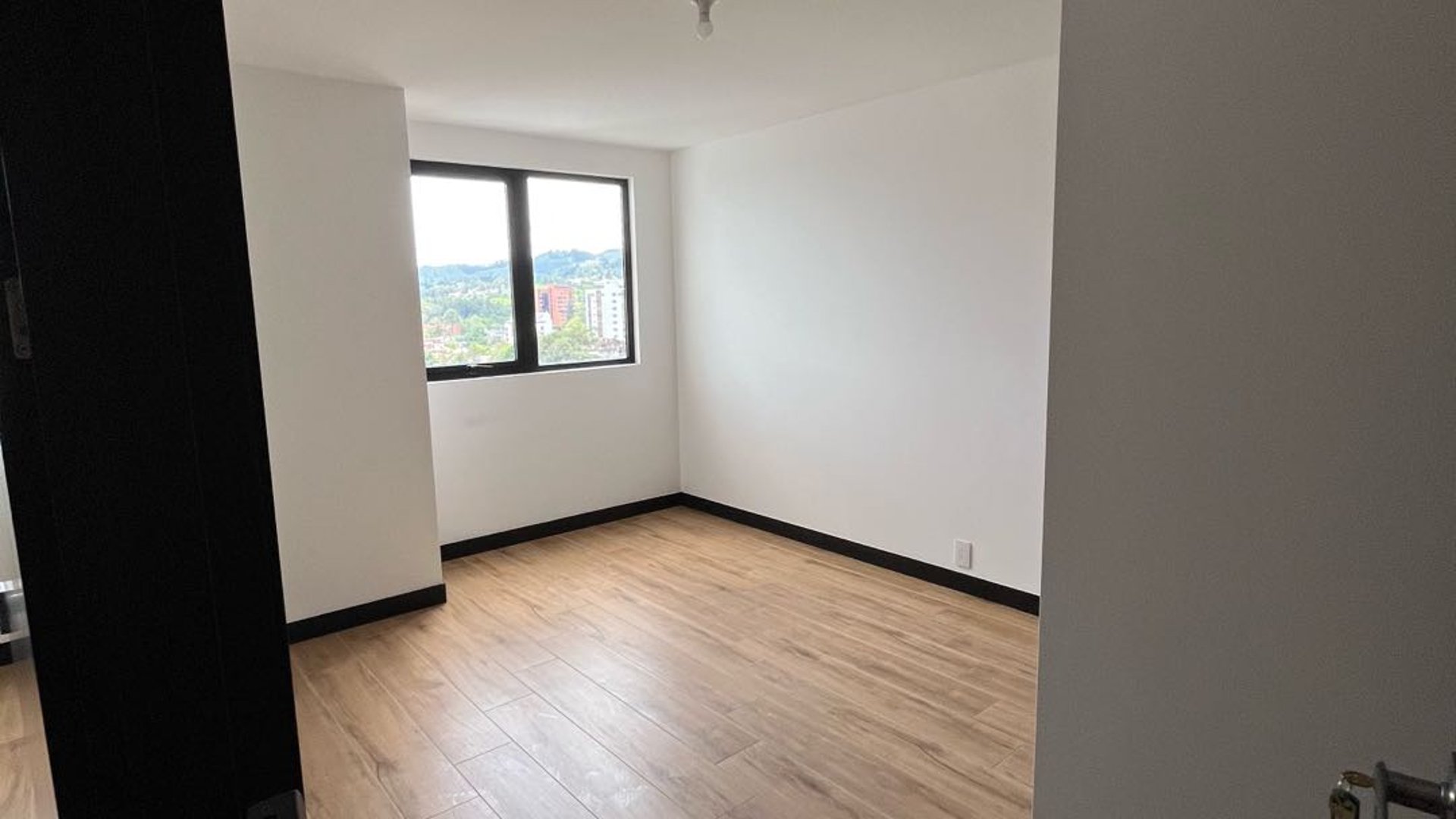 Apartamento de 3 habitaciones en alquiler, Alena zona 15 - Miniatura 12