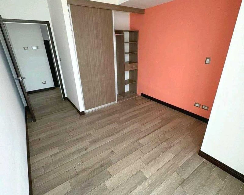 APARTAMENTO EN ALQUILER???? Edificio San Isidro 20/21, Zona 16

100 Mts² - Miniatura 9