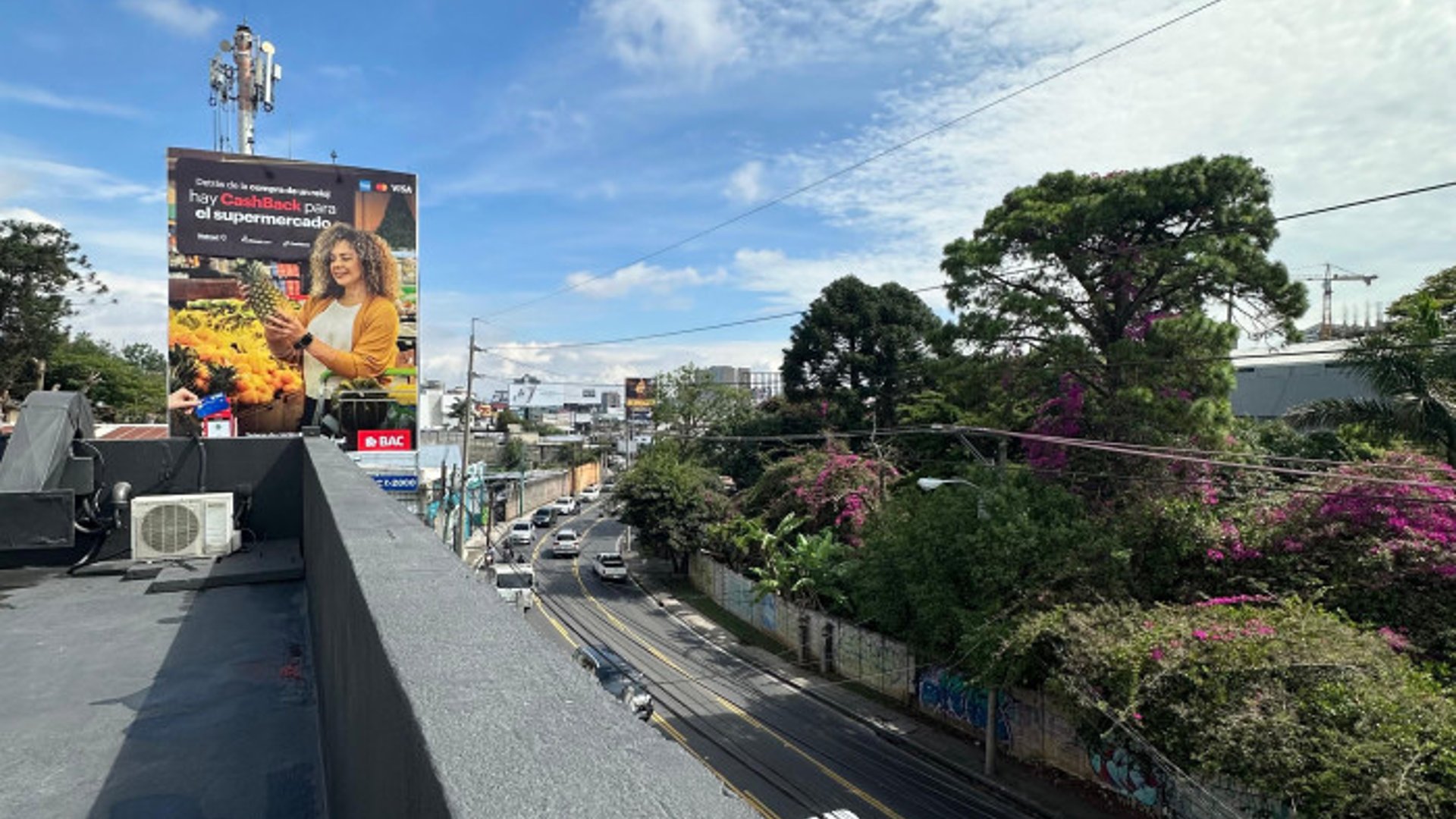 Edificio en alquiler sobre la 20 calle zona 10 - Miniatura 18