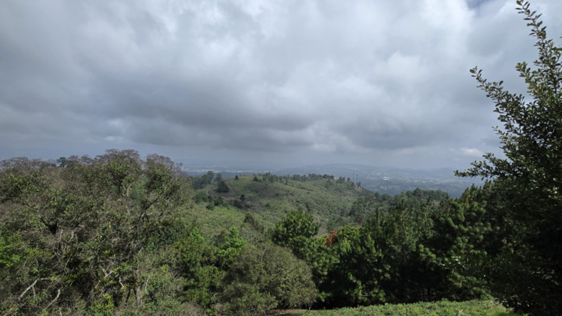 Exclusivo Terreno en venta El Pulté zona 16 Guatemala - Image 1