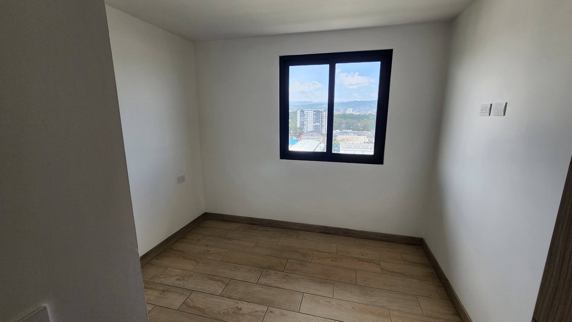 Apartamento amplio en alquiler ARMONIA, Zona 12 - Miniatura 6