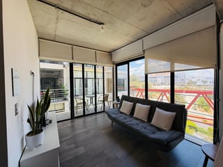 VENTA DE MODERNO APARTAMENTO AMUEBLADO - SHIFT CAYALÁ, ZONA 16 - 2