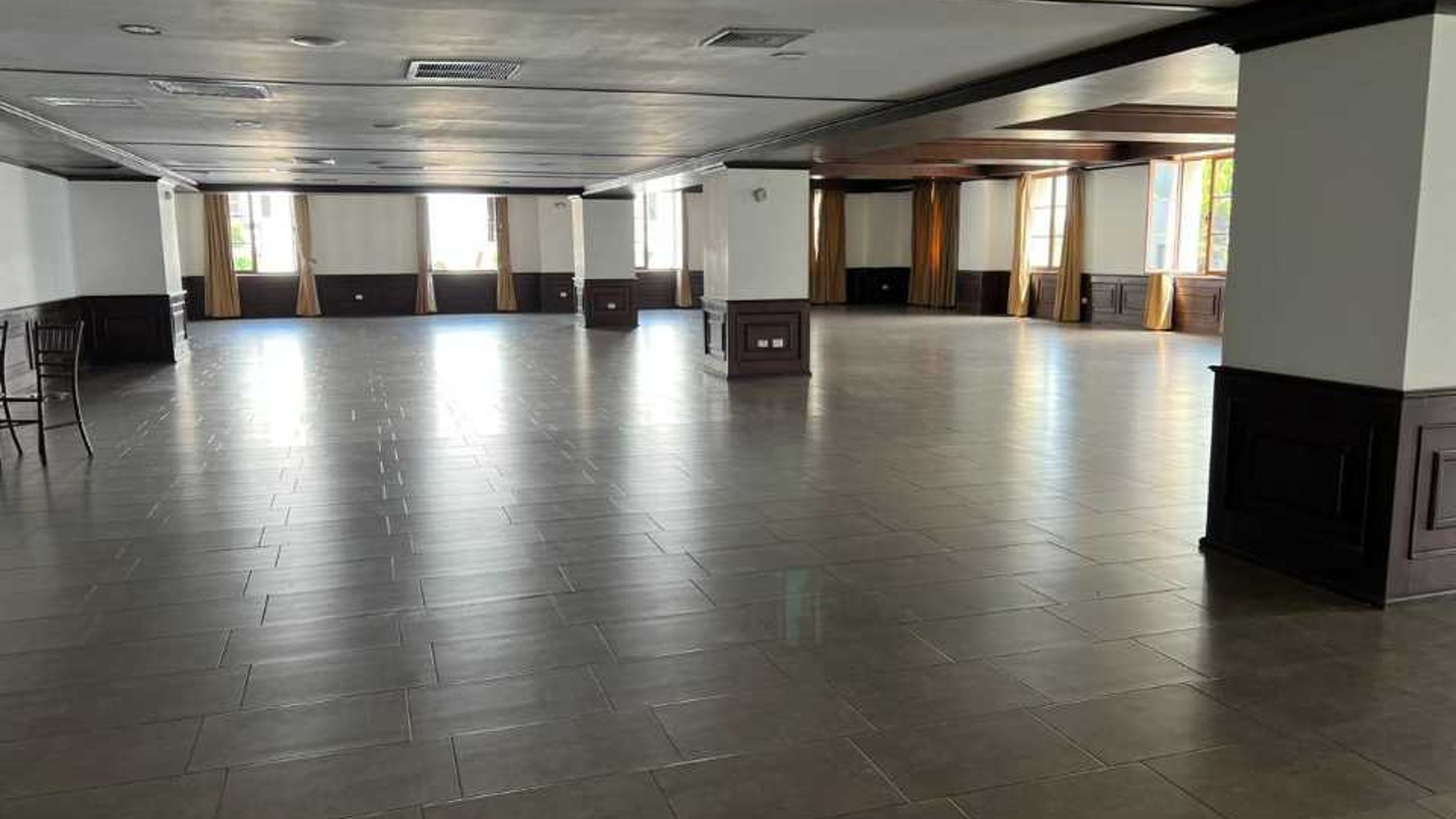 OFICINA EN RENTA EN CAYALÁ ZONA 16