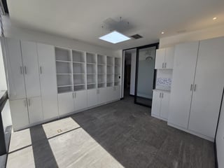 Alquilo Clínica en Renovati zona 10 - Image 8