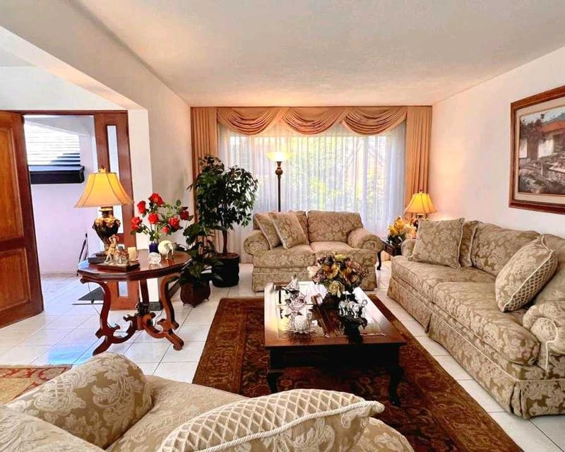 CASA EN VENTA 📍 Área residencial, Zona 15 por San Lázaro