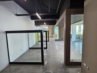 Europlaza, Zona 14 | Oficina en renta | 478 m² en nivel alto - Image 6