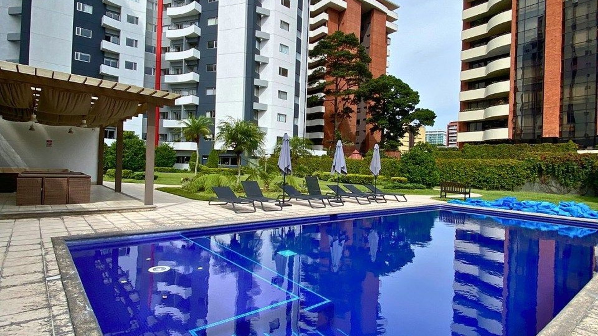 Apartamento en renta de 2 dormitorios en zona 14 - Miniatura 15