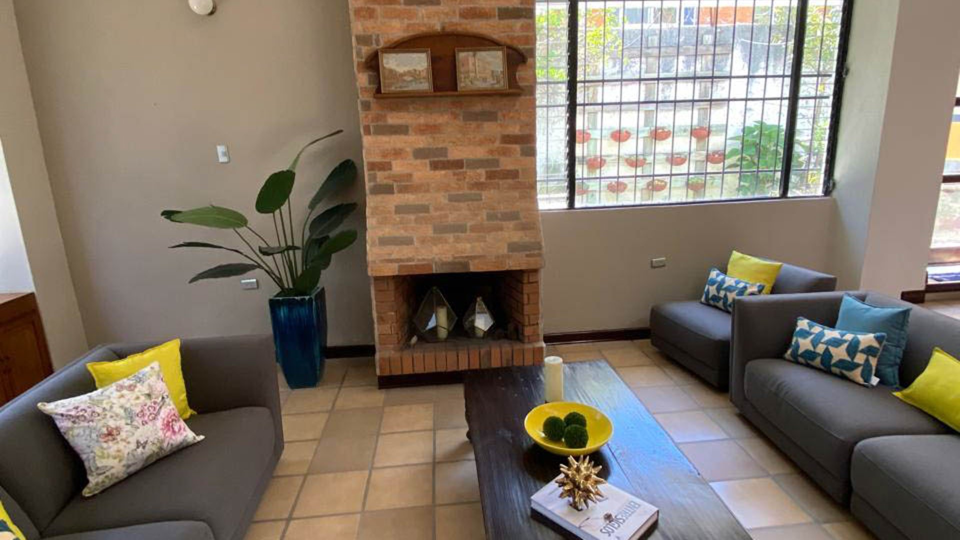 CASA EN RENTA EN CONDOMINIO EN ZONA 16 - Image 1