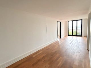 📍 APARTAMENTO EN VENTA – 2 HAB + BALCÓN | EDIFICIO CÉNTRICO | ZONA 5 - 5