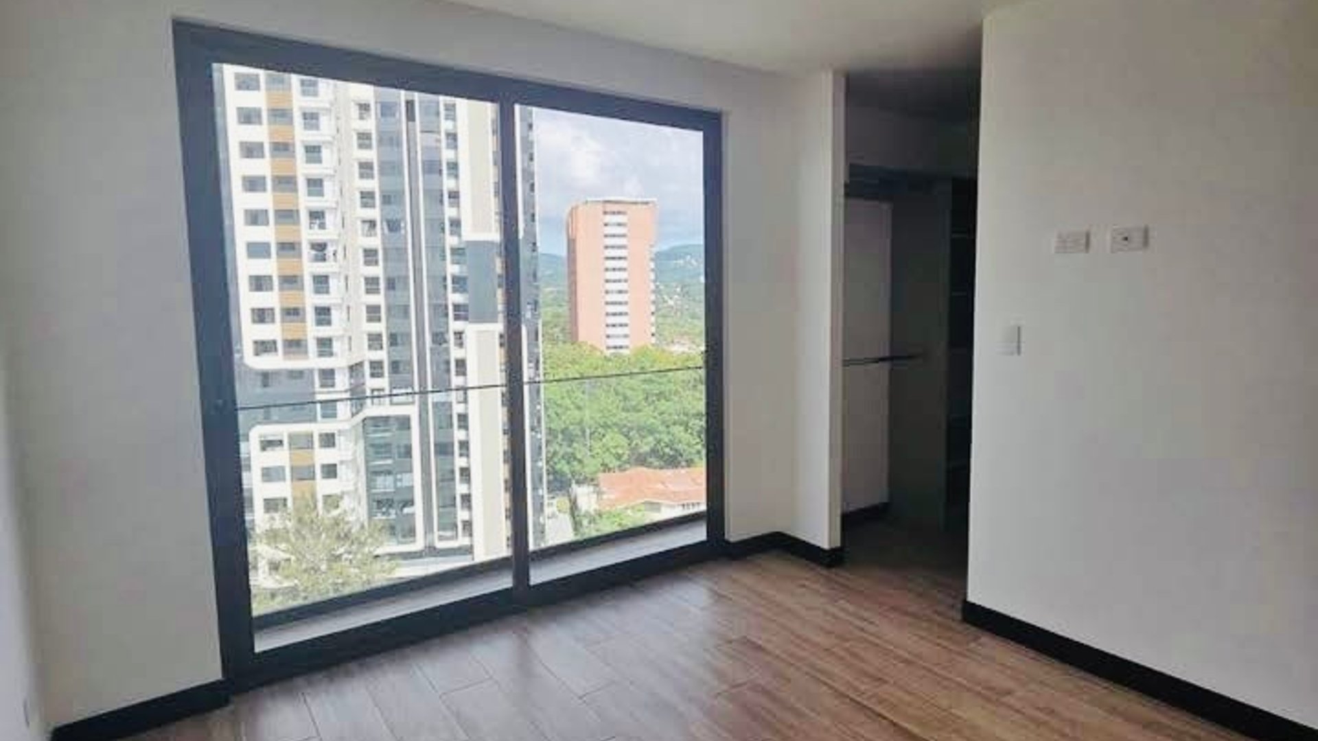 Rento apartamento en Zona 13 Edif. Abitare Américas