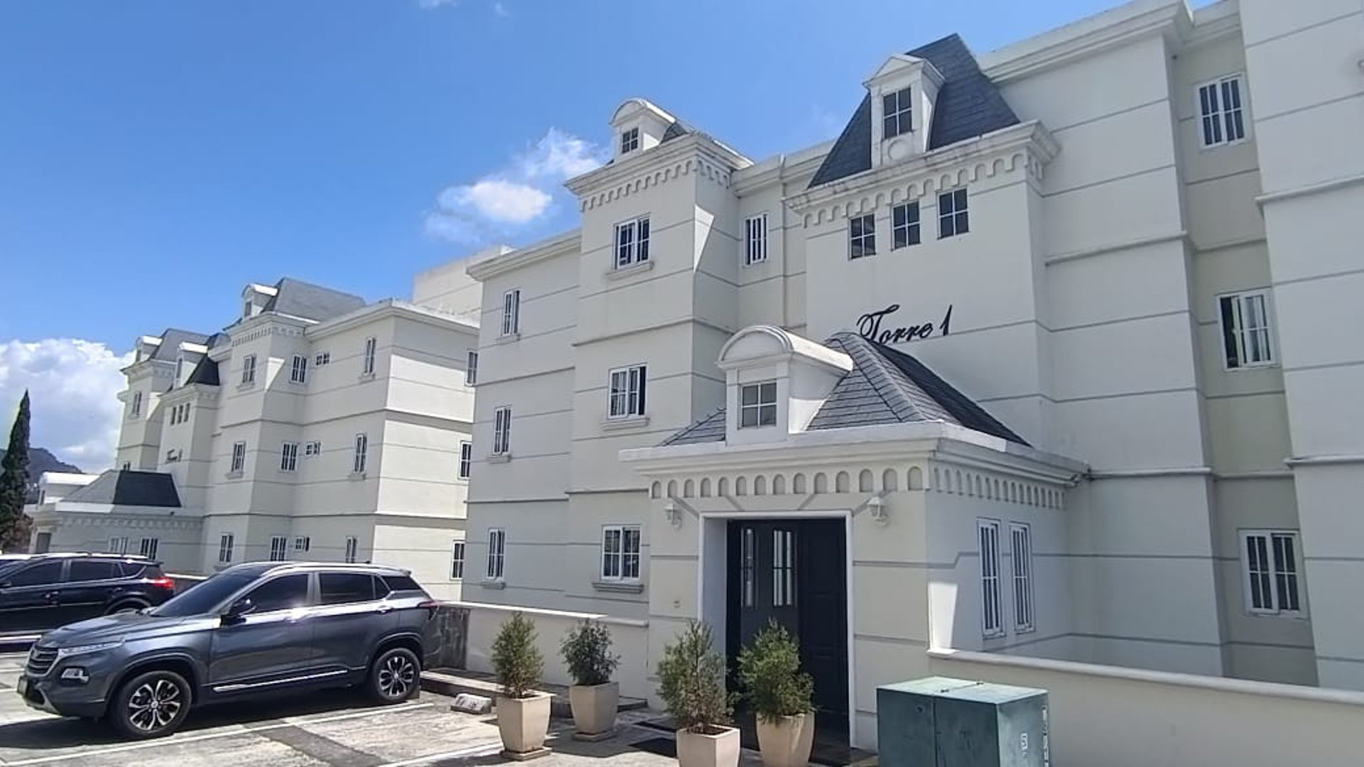 Elegante Apartamento en VENTA O RENTA LA VISTA ZONA 16