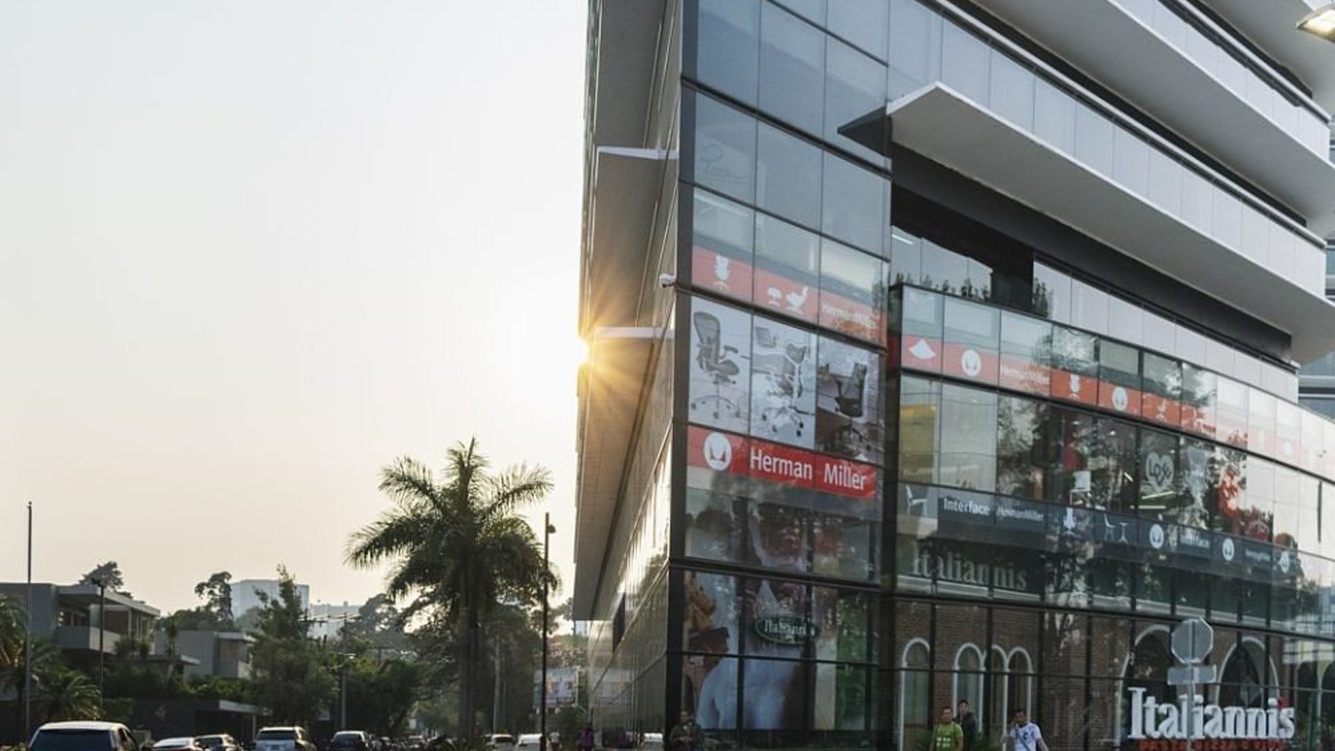 Oficina en Venta – Design Center, Zona 10 | 114 m² + 2 Parqueos - Miniatura 12